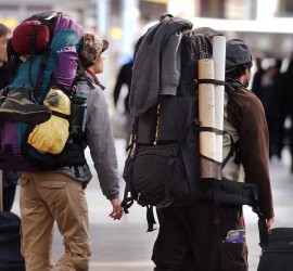 BAHNHOF, REISEN, GEPAECK, KOFFER, SBB, EISENBAHN, RUCKSACK, FERIEN, PASSAGIER, PASSAGIERE, FAHRGAST, FAHRGAESTE